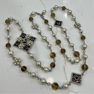 Gorgeous details faux pearl beaded Chanel necklace